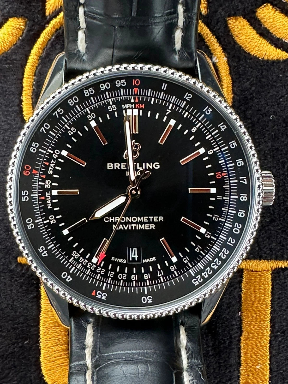 Breitling Navitimer Automatic 41 Black & Gold A17326241B1P1 – 2022 – Box & Papers