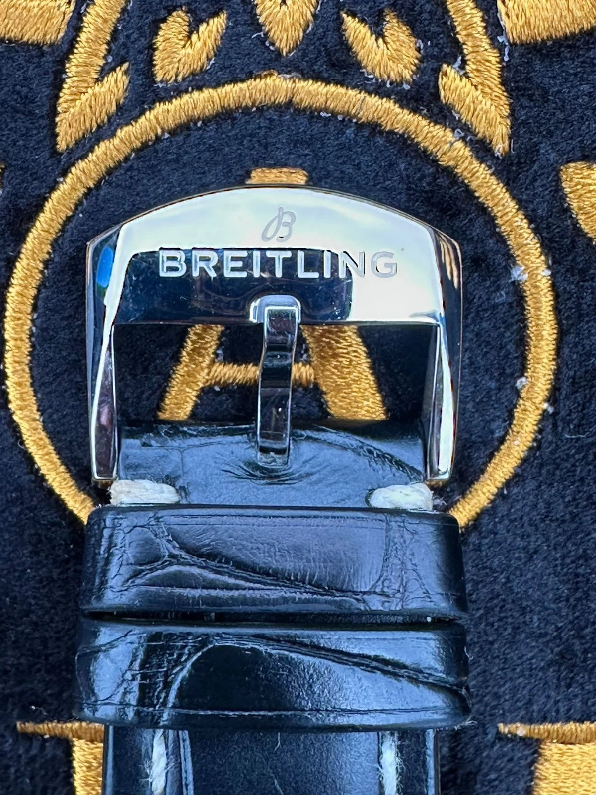 Breitling Navitimer Automatic 41 Black & Gold A17326241B1P1 – 2022 – Box & Papers