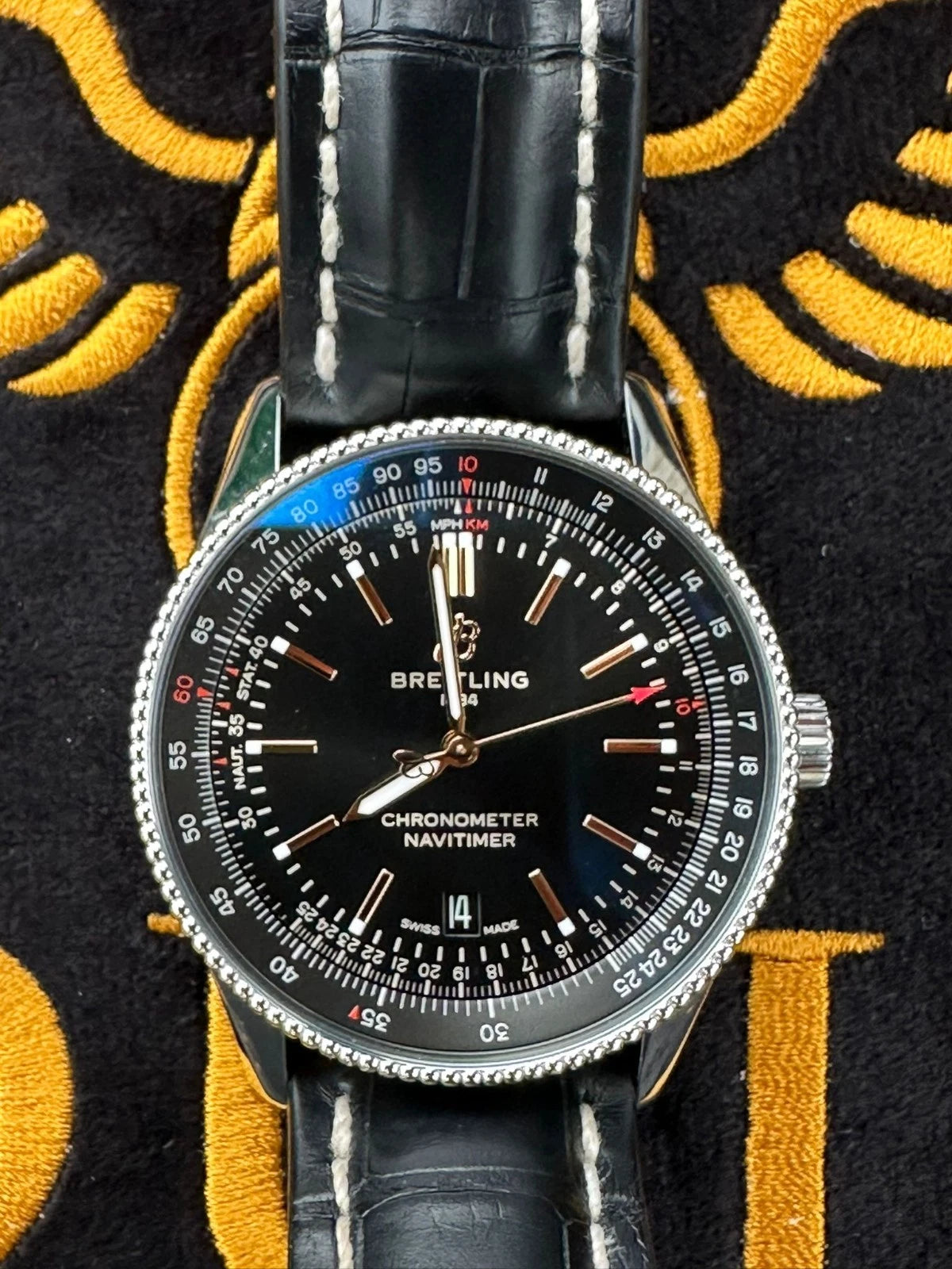 Breitling Navitimer Automatic 41 Black & Gold A17326241B1P1 – 2022 – Box & Papers